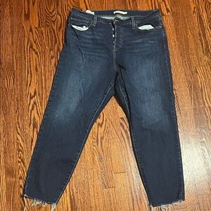 Women’s Levi’s skinny jeans